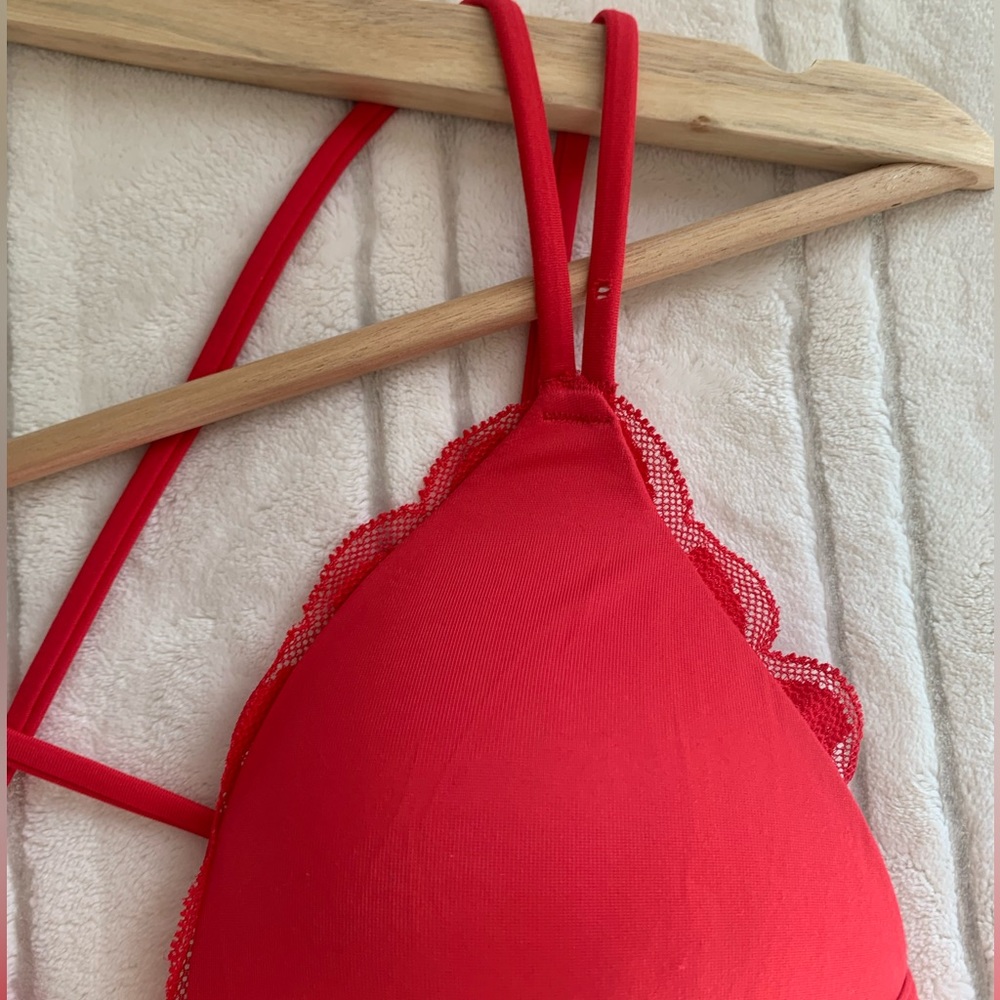 🌻Free w/ $15 Puchase ♥️ VS PINK Lace Trim Bralette - Picture 4 of 4